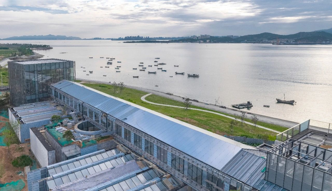 亮面氧化铝也可以运用在墙面装饰中